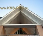 Подшивка фронтонных свесов кровли белым софитом